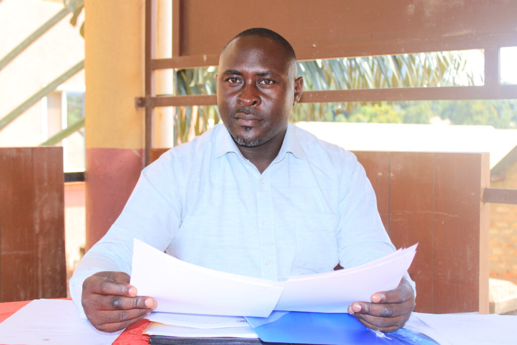 Buhaguzi East Member of Parliament in Kikuube district, Stephen Aseera Itaza speaking to the media in Hoima City on Tuesday. Photo by Robert Atuhairwe..