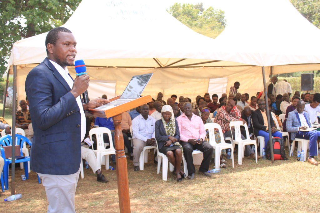 Ismail Kusemererwa, the Executive Director for MIRAC presenting an adjoining report on February 17, 2023 at Masindi district local government offices which observed lack of effective monitoring and transparency in the awarding of contracts. Credit: Robert Atuhairwe/The Albertine Journal