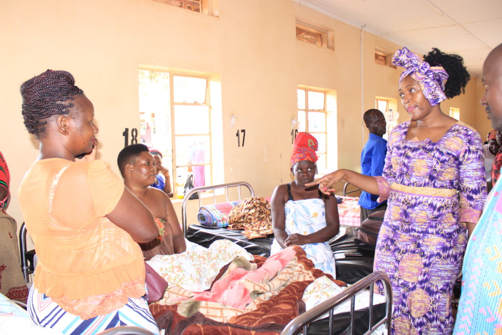 Hoima City Woman MP Asinansi Nyakato interacting with patients at Hoima hospital on May 20. Photo: Robert Atuhairwe/The Albertine Journal.