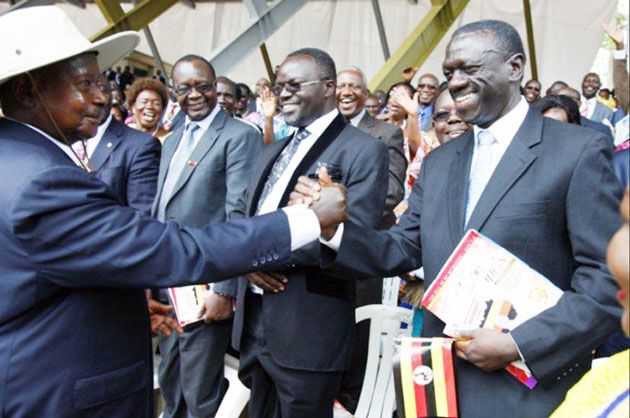 Museveni greeting Dr. Kizza Besigye. Photo: Courtesy.