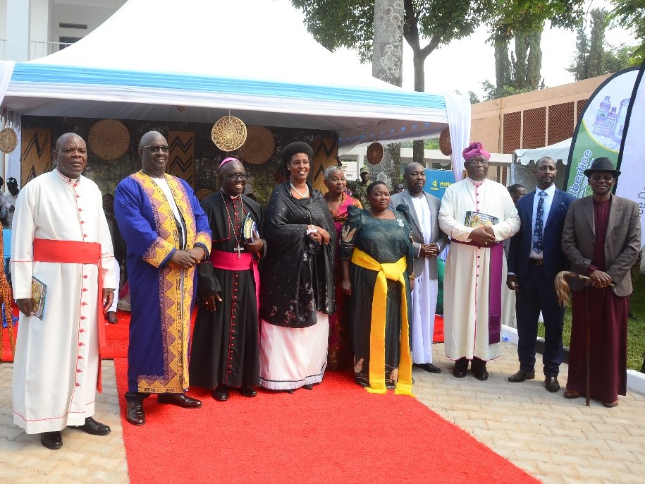 Nabanja, fourth from left with religious and Bunyoro Kingdom officials on Tuesday during the commemoration of Empango. Courtesy Photo.