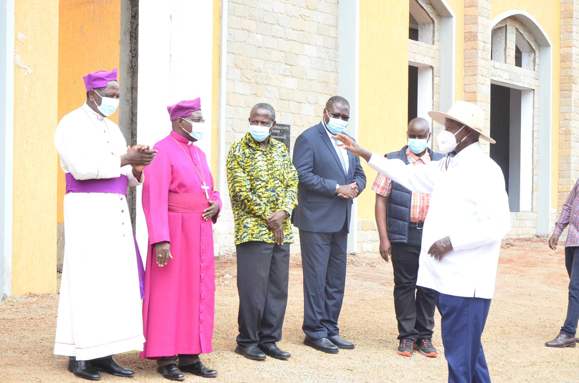 President Museveni waving to Masindi religious leaders. Credit: Courtesy.