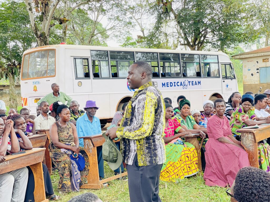 Buhaguzi East Member of Parliament, Stephen Aseera Rwa Itaza, addresses residents who turned up for free three-day eye screening services held at Kikoboza Primary School in Kyabatalya Parish, Buhimba Sub-county, Kikuube district from Monday to Thursday.